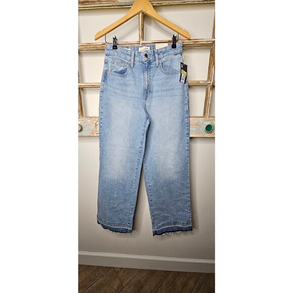 NWT High Rise Wide Leg Light Wash Jeans Ladies size 6R - Picture 2 of 9